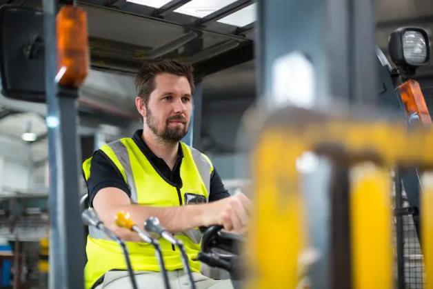 叉車倒車雷達：智能感知與實時響應